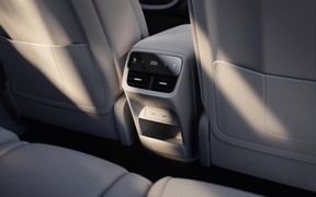 NEW Volvo XC70_INT