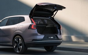 NEW Volvo XC70_INT