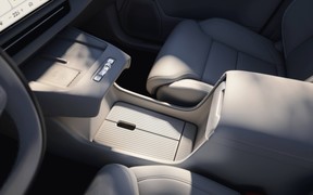 NEW Volvo XC70_INT