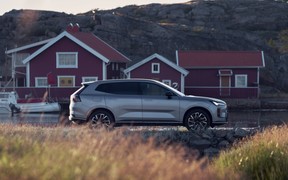 NEW Volvo XC70_EXT