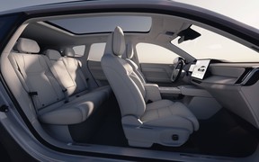 NEW Volvo XC70_INT