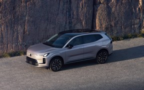 NEW Volvo XC70_EXT