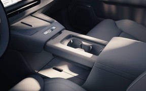 NEW Volvo XC70_INT
