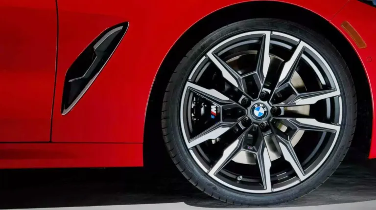 Інтер'єр BMW M850i Edition M Heritage