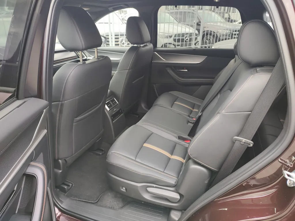 Другий ряд сидінь Mazda CX-90