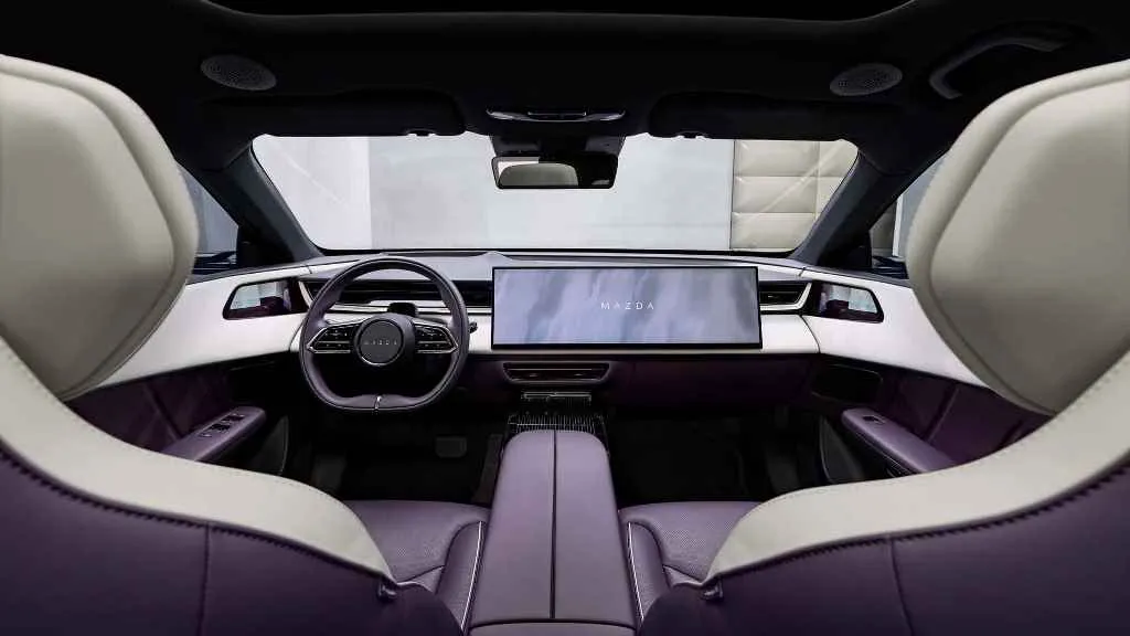 Інтер'єр Mazda CX-6e