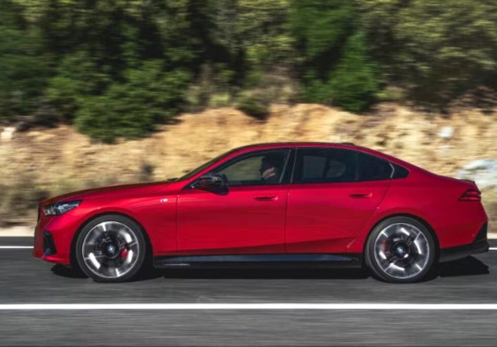 BMW i5 проти нових «електричок» з Китаю