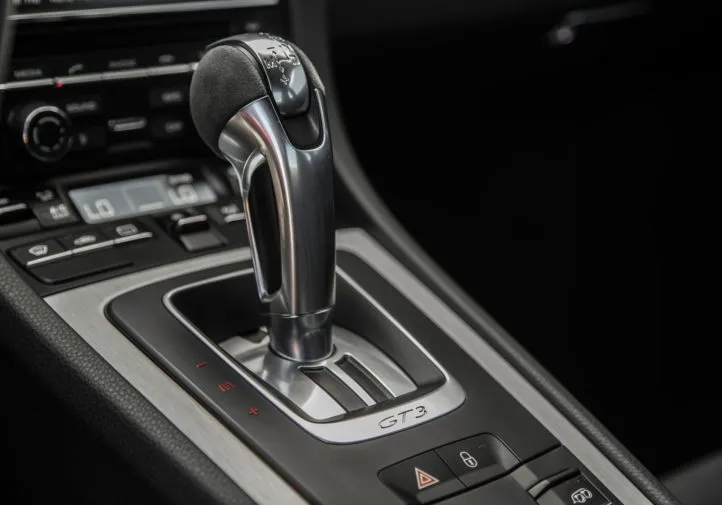 2015-porsche-911-gt3-interior-gear-stalk