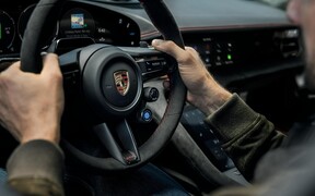 Porsche Taycan 2027 int