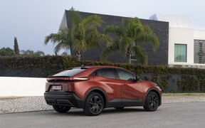 NEW C-HR+