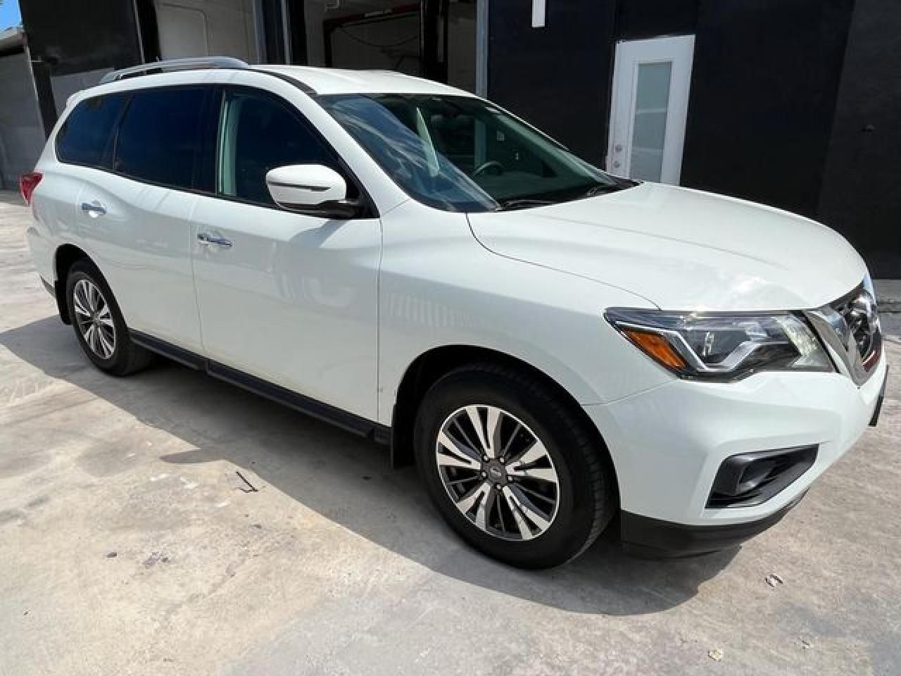 2017 NISSAN PATHFINDER