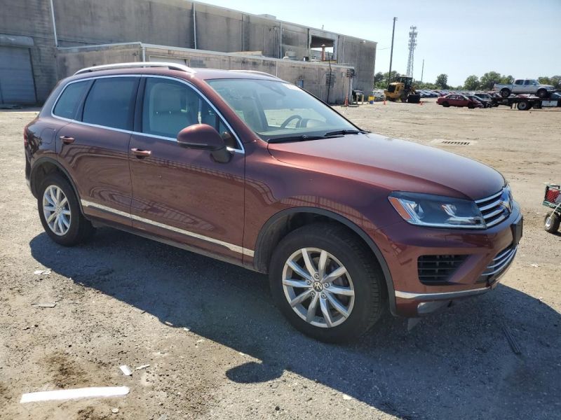2017 VOLKSWAGEN TOUAREG SPORT