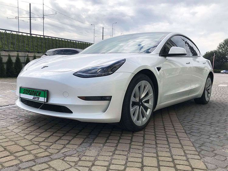 TESLA MODEL 3 2021
