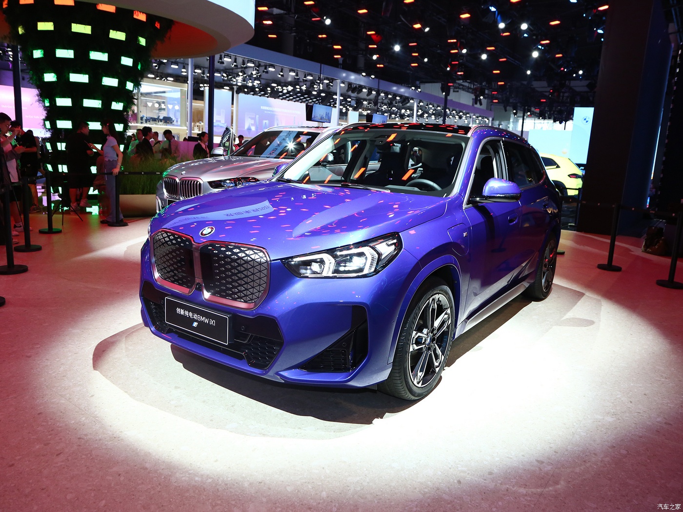 Оновлені BMW iX1 та iX2 з більшим пробігом Оновлені BMW iX1 та iX2 з більшим пробігом