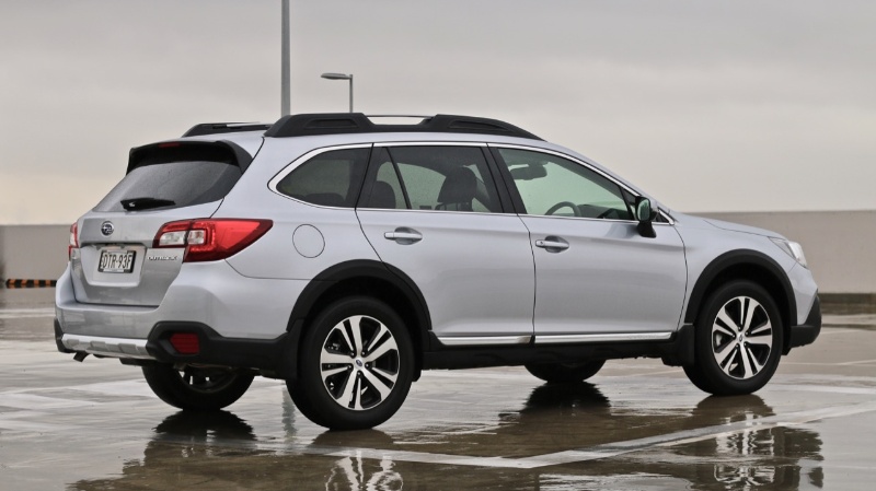Subaru Outback 3.6R: надійний універсал