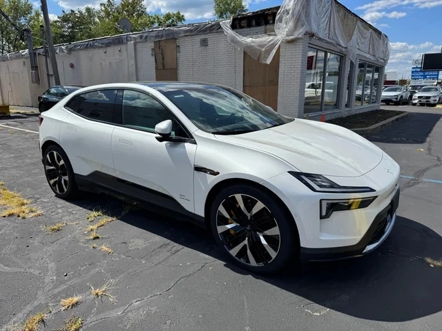 Polestar 4 з пакетом Performance
