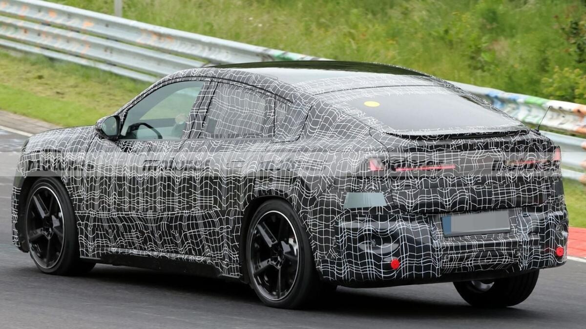 Новий BMW iX4 проходить випробування на Нюрбургрингу Новий BMW iX4 проходить випробування на Нюрбургрингу